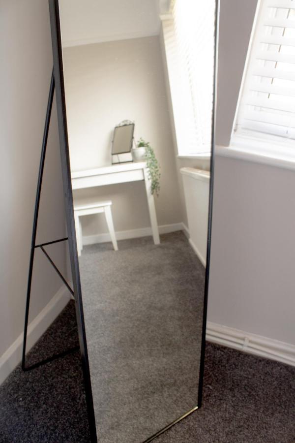 Cosy 3Bed Bungalow In West Kirby, Free Parking Frankby Extérieur photo