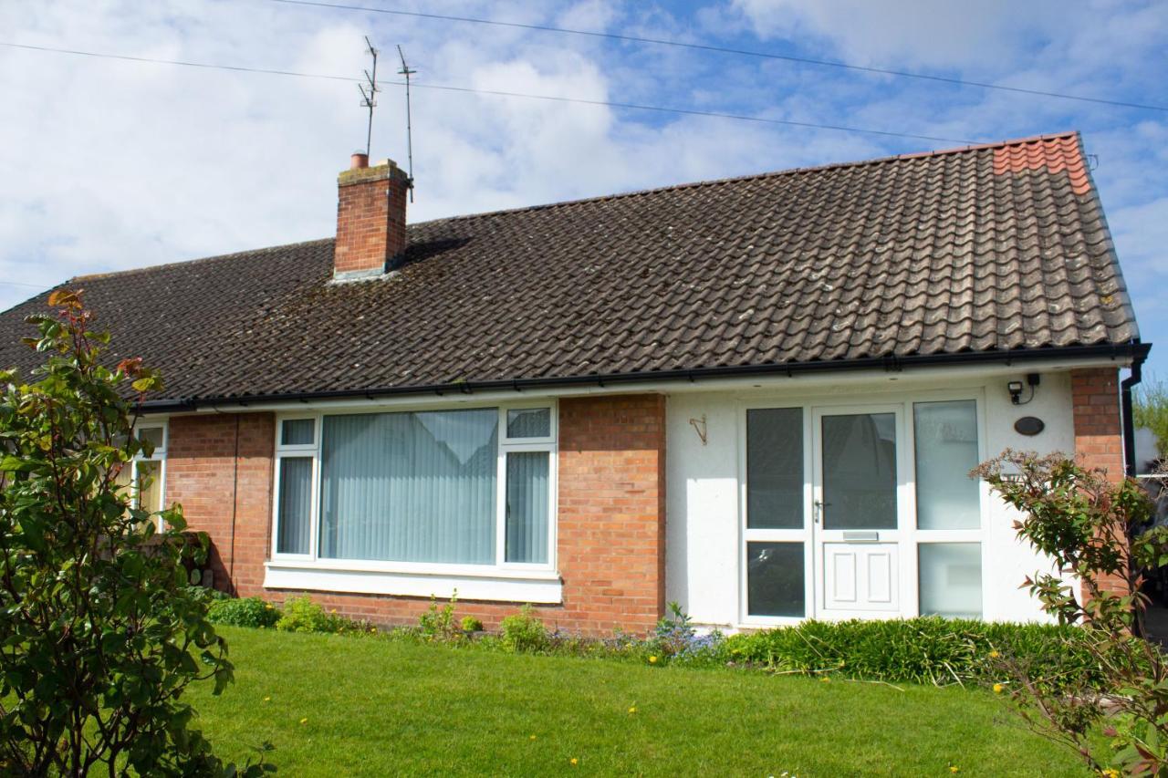 Cosy 3Bed Bungalow In West Kirby, Free Parking Frankby Extérieur photo