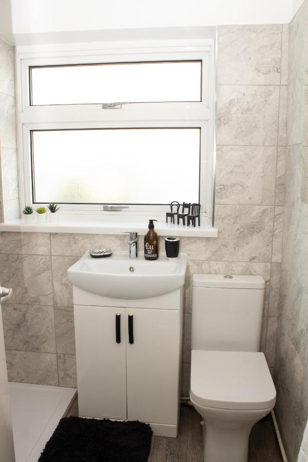 Cosy 3Bed Bungalow In West Kirby, Free Parking Frankby Extérieur photo
